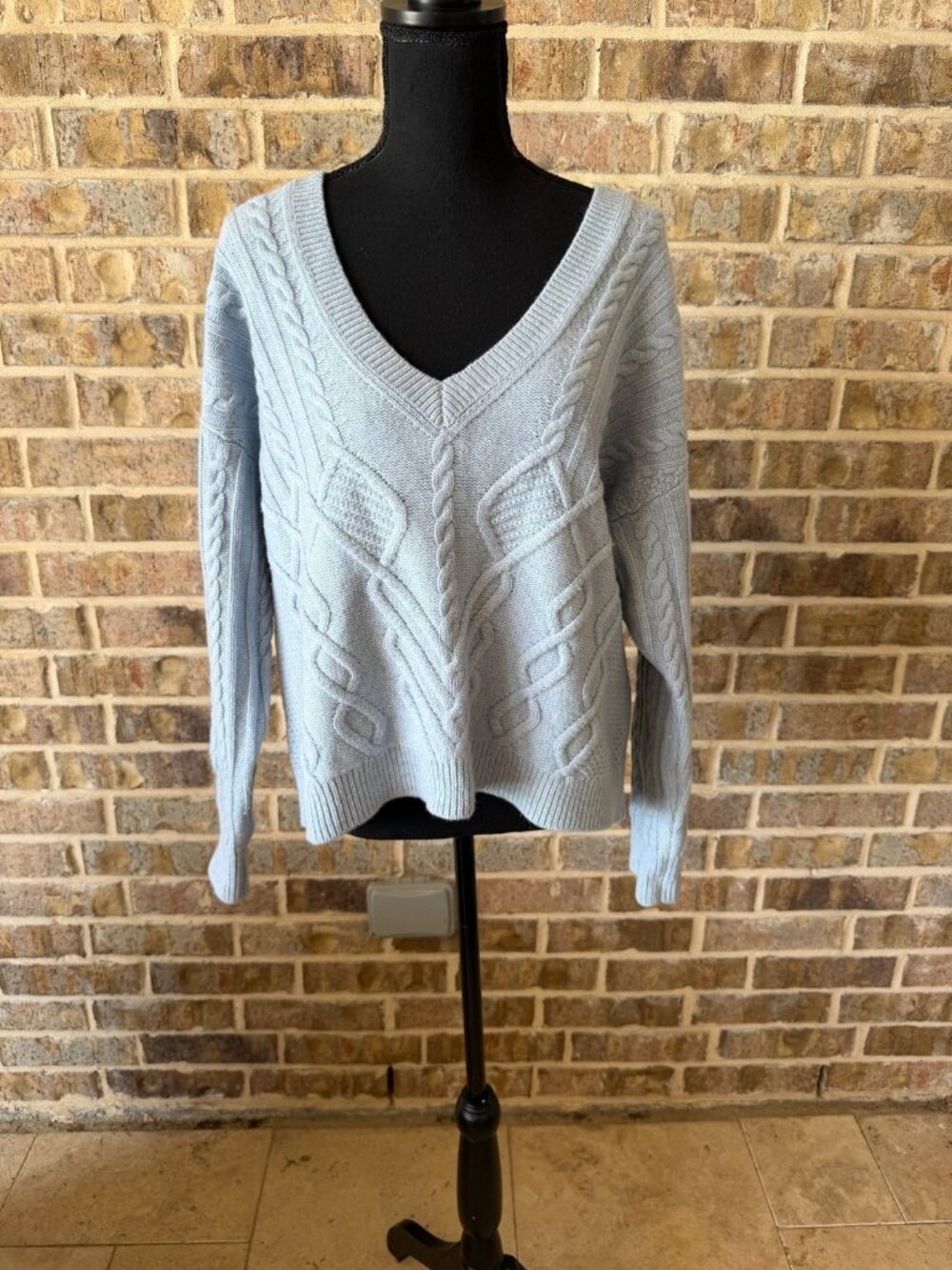 Intermix women's cropped knitted sweater light blue color size medium cashmere